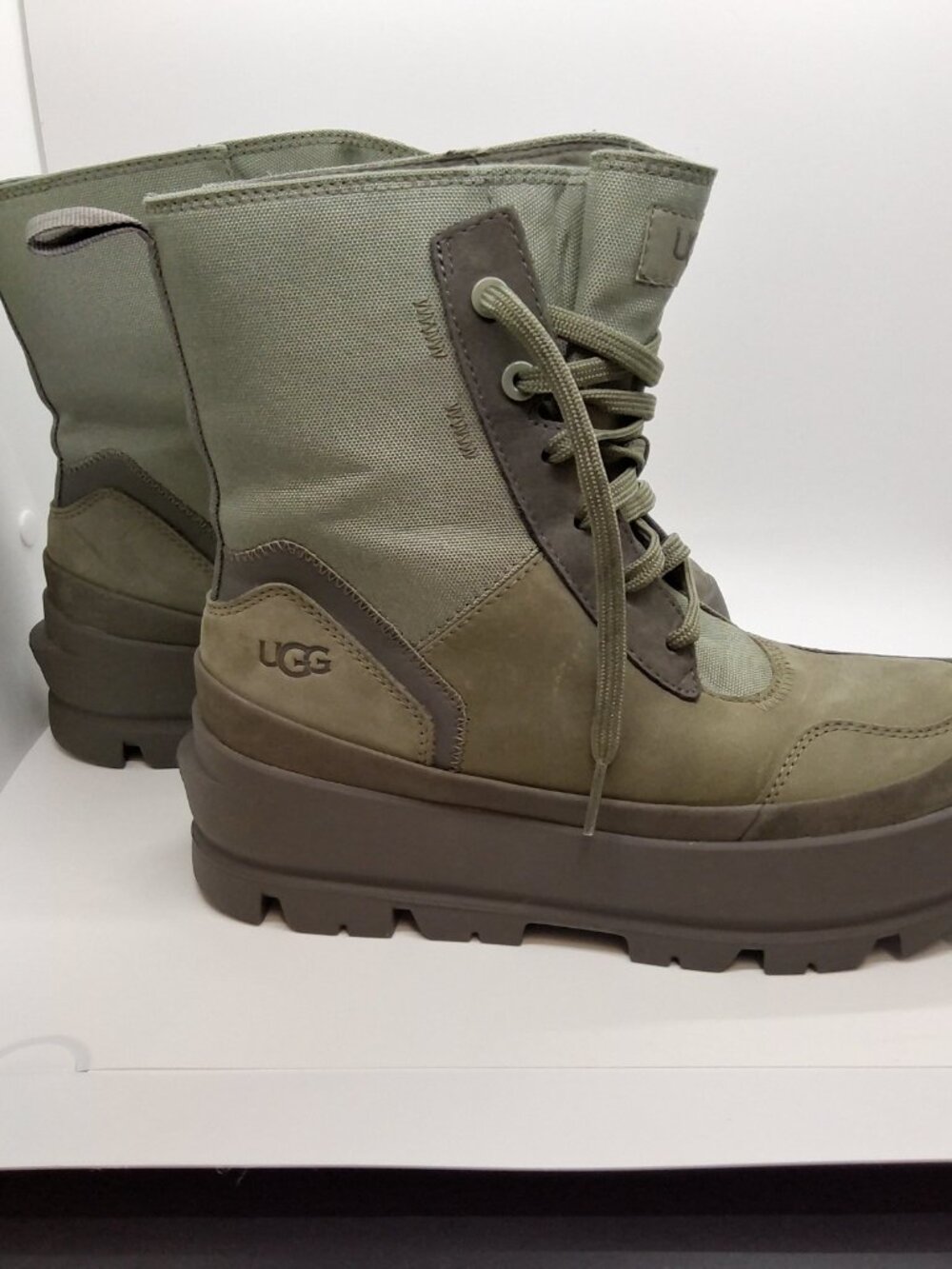 UGG Women's Boot "THE LUG" Moss Green, Waterproof. Size 6.5. New w/Out Box - Picture 6 of 16